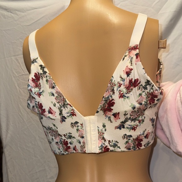 Cacique White and Red Floral Bra - Picture 3 of 5